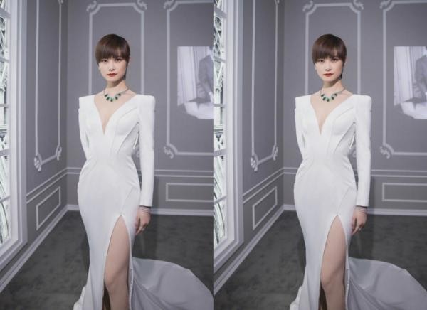 李宇春總算把自己往女人打扮了,短髮配上淺藍紗裙,美得不像話 李宇春總算把自己往女人打扮了,短髮配上淺藍紗裙,美得不像話