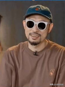 “長長狗狗”的言承旭和熱狗