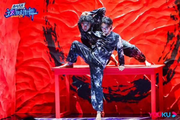 《這！就是街舞》第四季隊長、舞者合作Battle 韓庚劉憲華王一博張藝興實力炸場