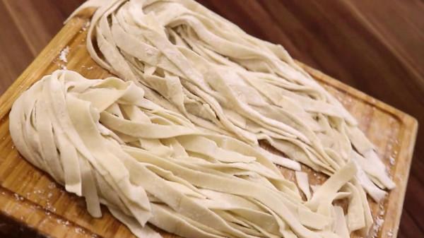 教你做新疆蒸麵，做法簡單，方便易學，愛吃麵食的你一定會喜歡