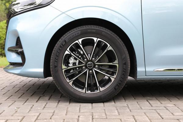 新車|適合二孩家庭全家出行 新款榮威iMAX8靜態解析 新車|適合二孩家庭全家出行 新款榮威iMAX8靜態解析