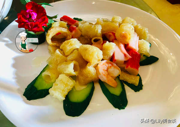 國慶假期吃酒席，隨禮500塊，滿滿一桌子的硬菜，客人吃了想打包