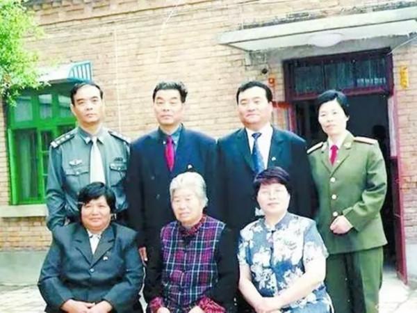 焦裕祿唯一當兵的兒子,初中畢業報名參軍,一干就是二十年 焦裕祿唯一當兵的兒子,初中畢業報名參軍,一干就是二十年