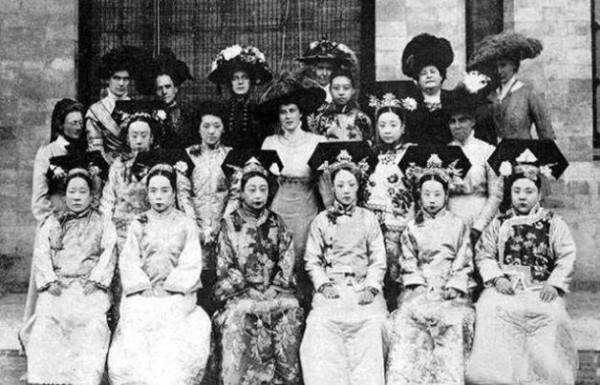 《如懿傳》復古風劇照遇上真實的清朝宮廷照片