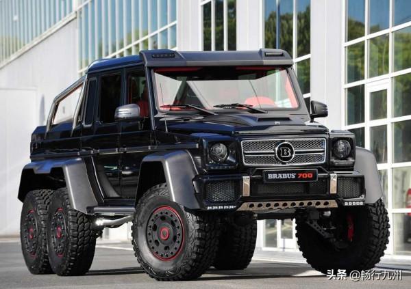 大馬洪災一拿督駕駛超過400萬馬幣的巴博斯賓士-AMG展開救援行動