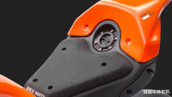 玩泥巴的KTM玩賽道了,又輕又強的RC8 C登場,就問怕不怕 玩泥巴的KTM玩賽道了,又輕又強的RC8 C登場,就問怕不怕