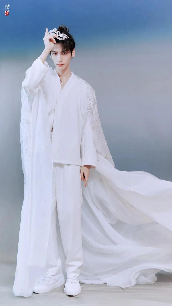 羅雲熙明星桌布：你的眼神在溫柔些，月亮會融化，我也會