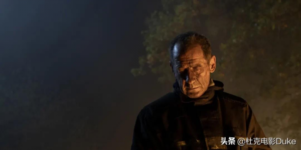 聊聊橫掃電影節大獎的《鈦》和《犬之力》 聊聊橫掃電影節大獎的《鈦》和《犬之力》