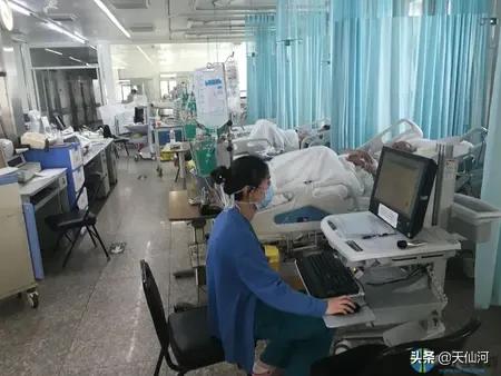 女子面對38歲腦死亡的丈夫，在ICU病房門口，情緒失控大聲痛哭