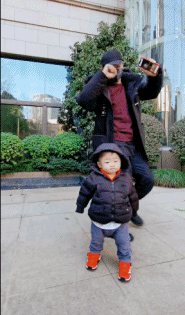 生下3胎的8個明星家庭：有人5年內連生3娃，有人46歲了還敢產子