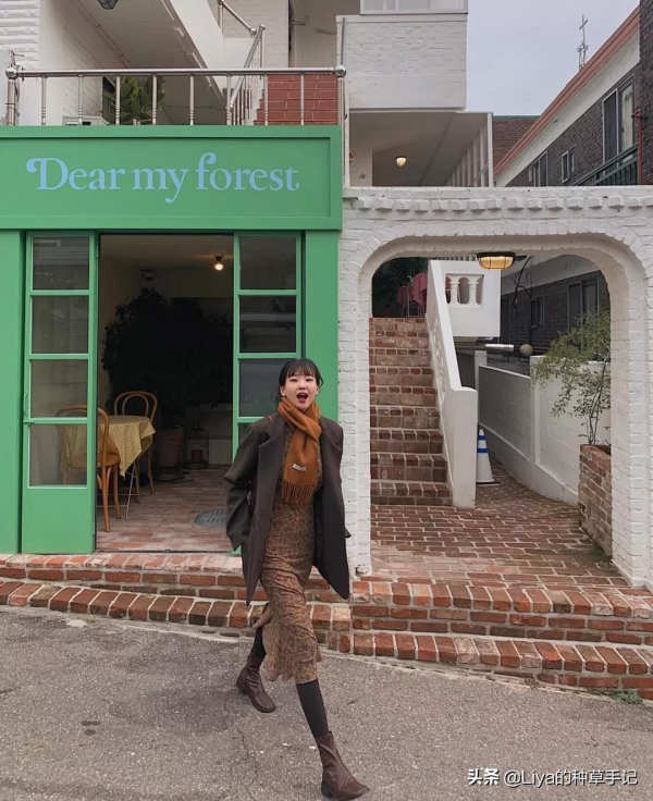 裙子 + 靴子 = 好看 + 高階！美到想報警