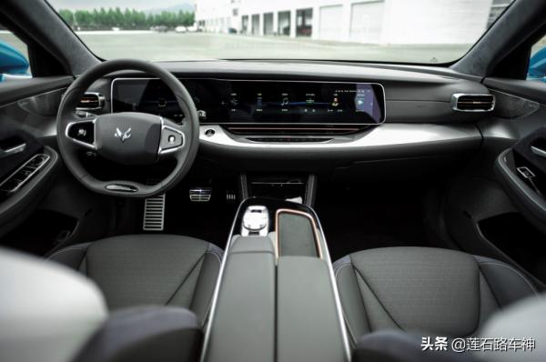 最大扭矩720牛·米 4.2秒破百 賽道試駕極狐阿爾法S 最大扭矩720牛·米 4.2秒破百 賽道試駕極狐阿爾法S