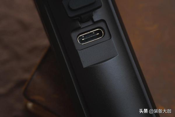 雙光源設計，覆蓋你所有照明需求—Lumintop 雷明兔E21C雙光源手電