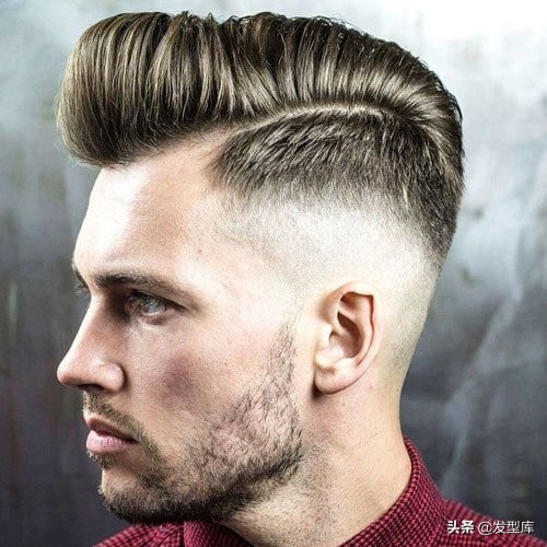 波浪的髮型 捲曲的的髮型 厚的捲曲的頭髮錐褪色