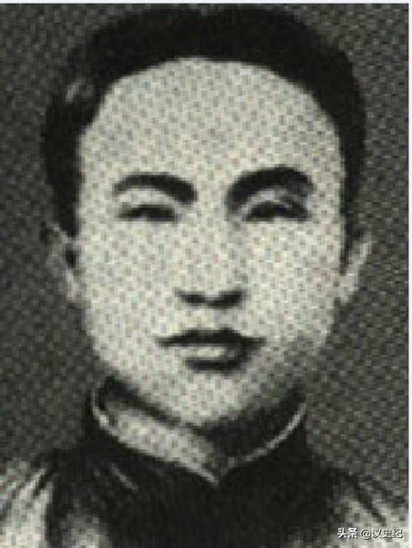 他是軍隊的建立人之一，卻無任何軍銜，林彪稱他有資格被授予元帥