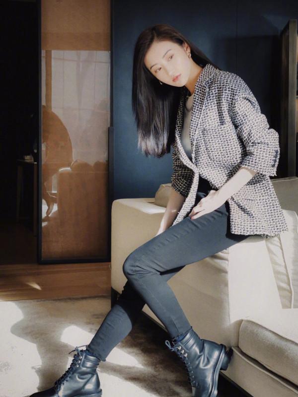 31歲景甜和27歲楊紫,雙雙挑戰千鳥格西裝,卻一個幹練一個活力 31歲景甜和27歲楊紫,雙雙挑戰千鳥格西裝,卻一個幹練一個活力