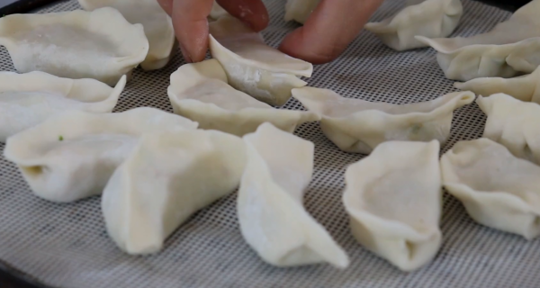 洋蔥是個寶,常吃血管不堵不生病,不炒不涼拌,出鍋搶著吃 洋蔥是個寶,常吃血管不堵不生病,不炒不涼拌,出鍋搶著吃