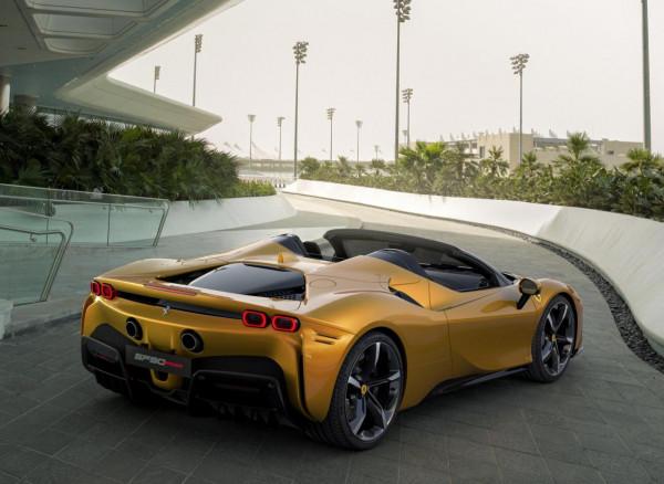 法拉利“新戰將”,1000匹馬力2.5s破百,開它出門真拉風 法拉利“新戰將”,1000匹馬力2.5s破百,開它出門真拉風