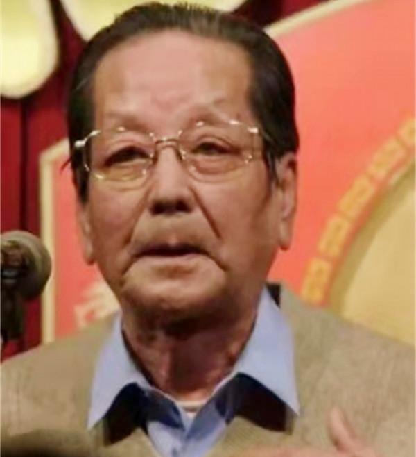 範振鈺葬禮:郭德綱、孟凡貴前來祭奠,16位徒弟跪別 範振鈺葬禮:郭德綱、孟凡貴前來祭奠,16位徒弟跪別