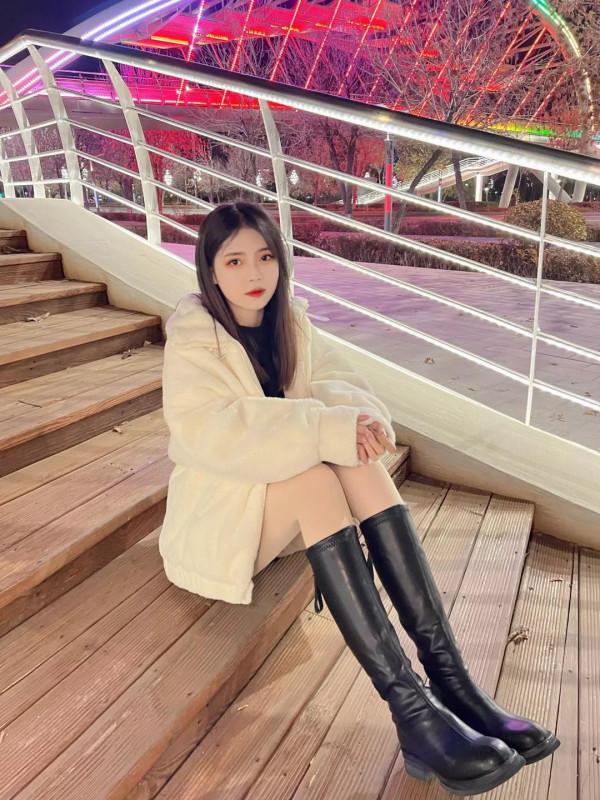 冬季女孩羊羔毛穿搭，怎麼穿更有淑女風？