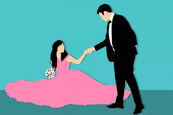 她和老師相愛併成婚，兩次懷孕都是龍鳳胎，女兒的名字人人知曉