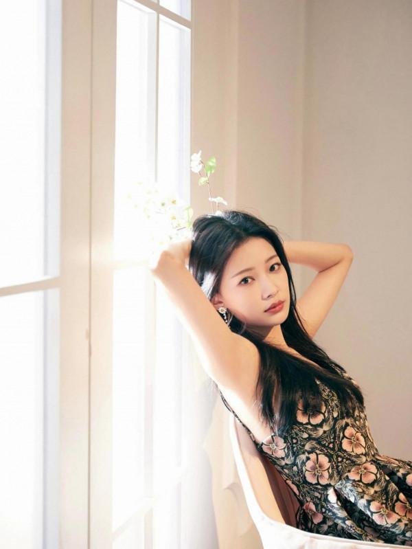 影帝的老婆果然靚，孫怡笑容甜美可愛～十分吸睛