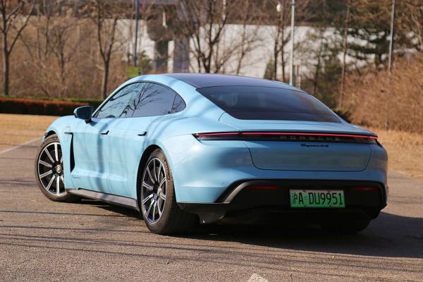 演繹電動、豪華、操控&OpenCurlyDoubleQuote;三重奏&rdquo;試保時捷Taycan 4S