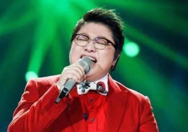 韓紅稱自己是大學校花？本來以為是開玩笑，看完照片後我信了