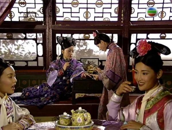 鄧萃雯得罪TVB恩師復出無望,喊話想拍《巾幗梟雄4》尷尬無人理 鄧萃雯得罪TVB恩師復出無望,喊話想拍《巾幗梟雄4》尷尬無人理