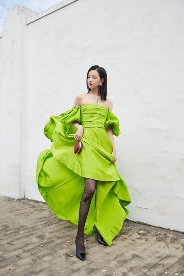 85花盛典同臺爭豔！楊冪接連換三套服裝，劉詩詩、唐嫣緊隨其後