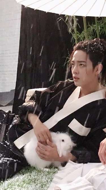 #肖戰時尚芭莎雜誌#荷塘映月色,月色撩人心,高馬尾永遠滴神 #肖戰時尚芭莎雜誌#荷塘映月色,月色撩人心,高馬尾永遠滴神