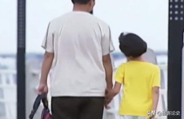 江西8歲女孩患血管瘤，下巴長出長舌狀肉瘤，隨年齡增長垂吊胸前