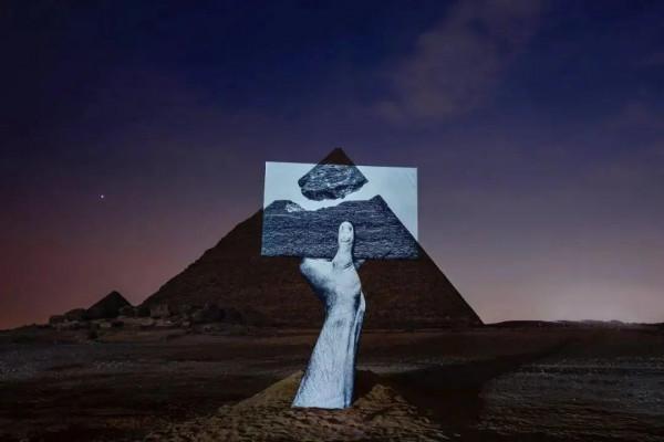“永恆即現在”:Art d'égypte在4500歲的金字塔旁上演的藝術 “永恆即現在”:Art d'égypte在4500歲的金字塔旁上演的藝術