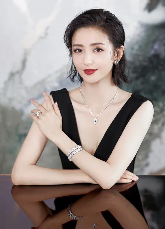 佟麗婭驚豔寫真集