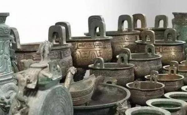 2003年，5位村民挖出27件國寶，揭開西周歷史疑案，政府獎勵20萬