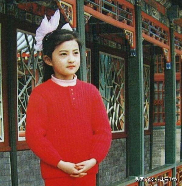 著名童星金銘：9歲爆紅成團寵、在巔峰時退圈，她都經歷了什麼？