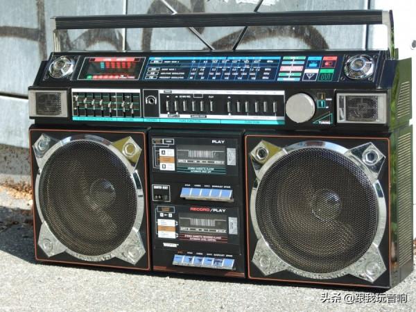 80年代無線電盒式錄音機行動式音響 80年代無線電盒式錄音機行動式音響