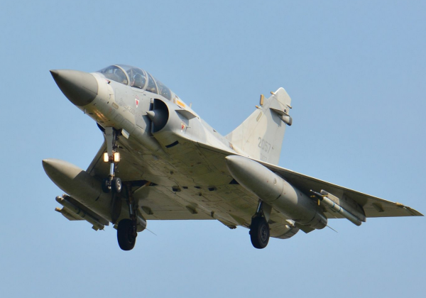 印度空軍又摔一架！四代機“幻影”也難逃厄運，只剩燒焦的發動機