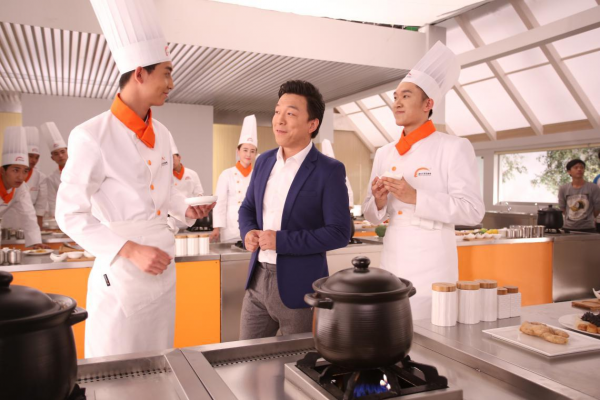 合肥第四大富豪，手握新東方烹飪學校、萬通汽修，身價已達160億