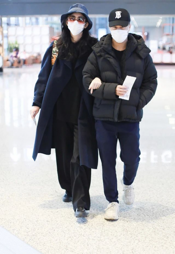 奚夢瑤二胎封肚後胖不少！穿休閒裝逛街不像闊太，豪門氣場太弱