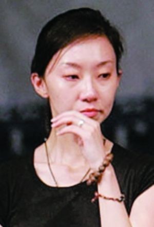 侯耀文大女兒近照曝光，身材苗條氣質極佳，一點不像41歲