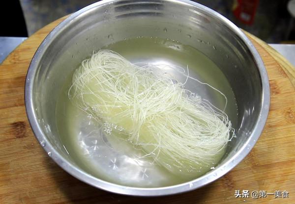 秋葵怎麼做才好吃，大廚教你做秋葵蒸粉絲，營養不流失，鮮嫩爽口