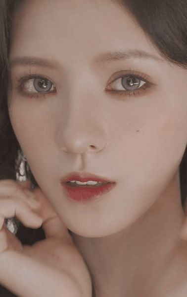 張予曦貓眼妝容，真的是精緻的貓系美人啊