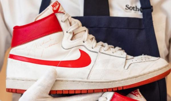 喬丹穿過的一雙球鞋拍出147萬天價，重新整理紀錄