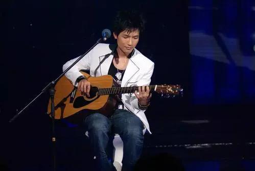 14年前，那個用才華打敗資本黑幕的陳楚生，才是永遠的神