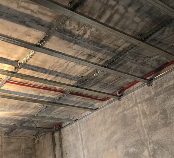 輕鋼龍骨、木龍骨與鋁扣板,吊頂用哪種做好? 輕鋼龍骨、木龍骨與鋁扣板,吊頂用哪種做好?