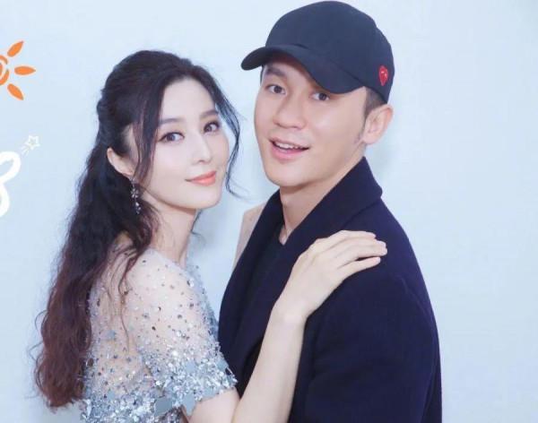 主持人李晨成為奶爸？一家四口甜蜜散步 十分融洽