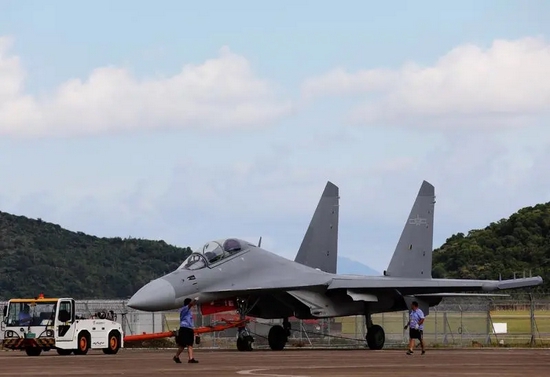 殲-16D無偵8相繼亮相航展 只差轟20助陣 我們到底還有多少黑科技 殲-16D無偵8相繼亮相航展 只差轟20助陣 我們到底還有多少黑科技