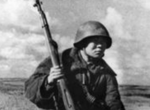 士兵中1300多發子彈沒死，成日本軍神，卻被我軍狙擊手一槍撂倒