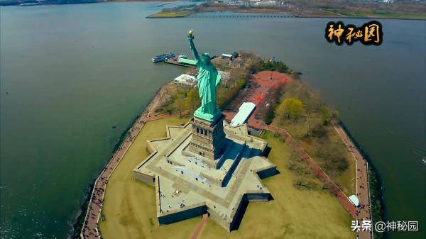 自由女神像裡面是什麼樣的？它的原型是誰？其實最初它是金黃色的
